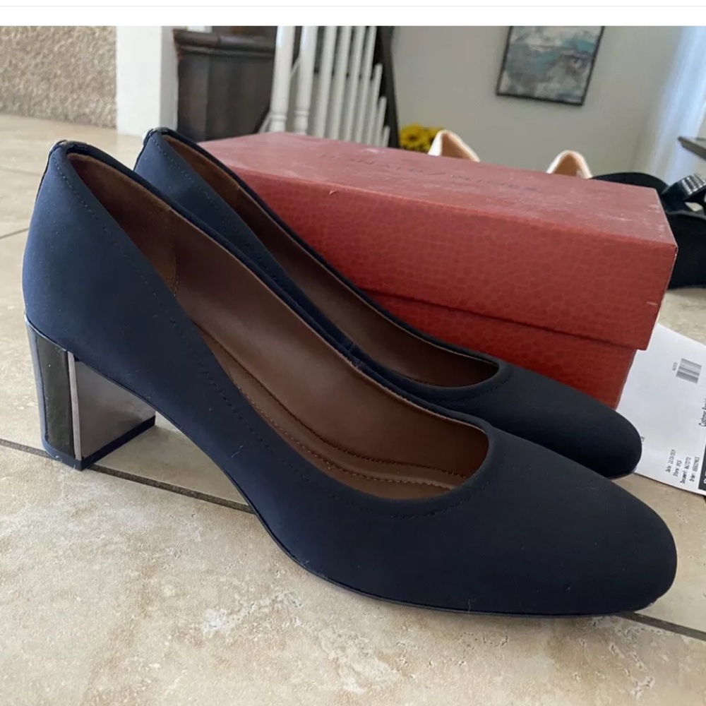 Donald J Pliner Womens Corin-d Suede Round Toe Classic Pumps, Black, Size 9 NWT